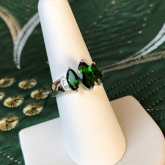 Jewelry - Genuine Diamond & Russian Diopside Ring